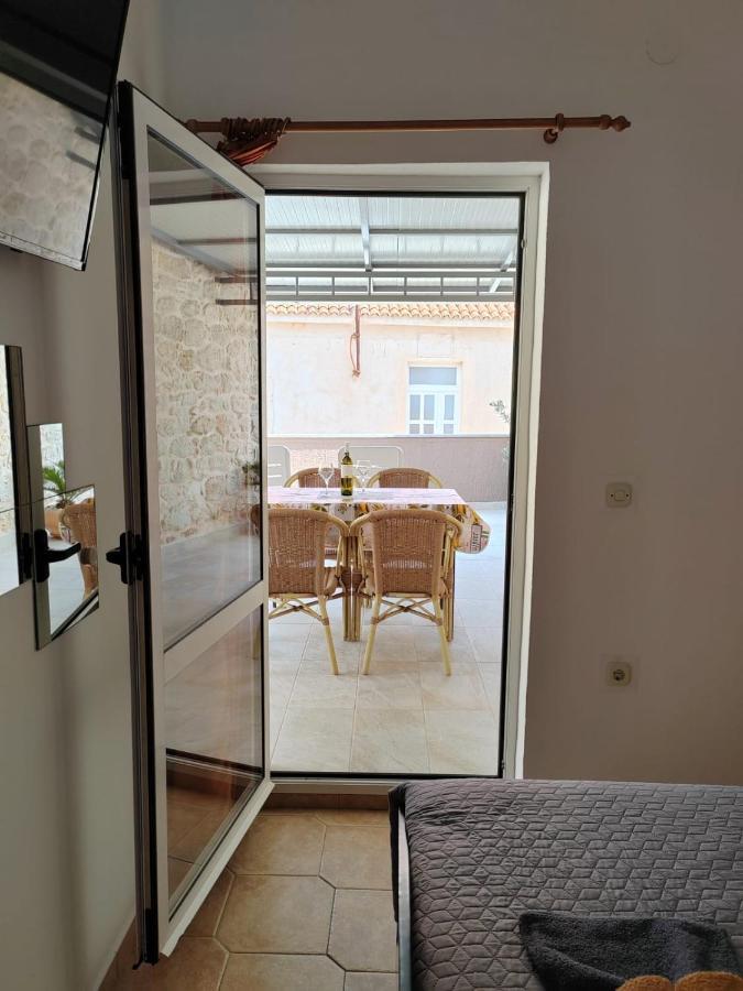 Apartments Turan Centrally Located With Free Parking Igrane Bagian luar foto