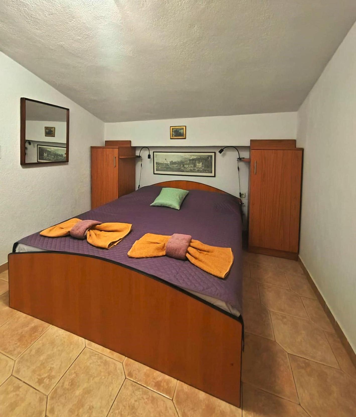 Apartments Turan Centrally Located With Free Parking Igrane Bagian luar foto