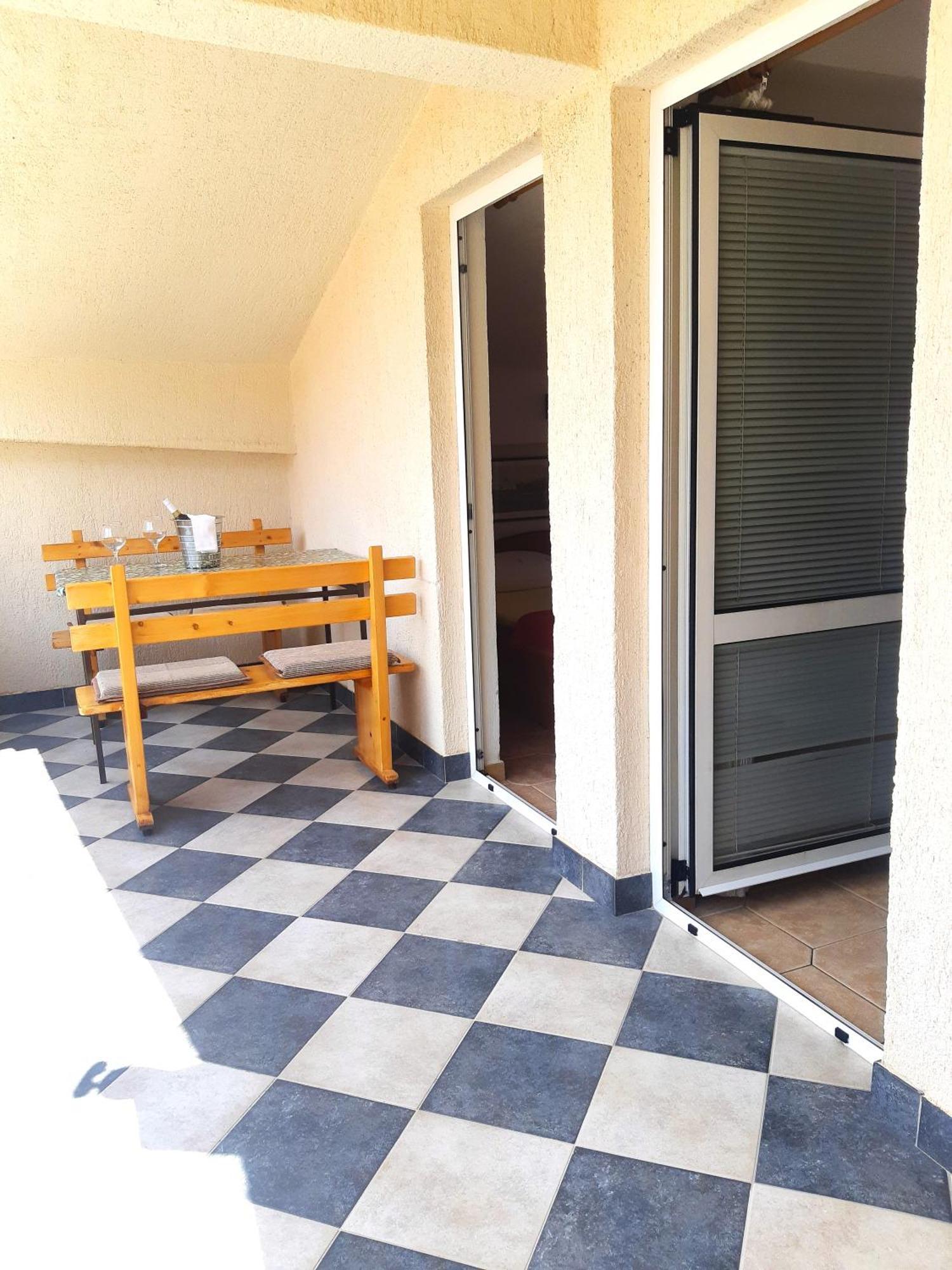 Apartments Turan Centrally Located With Free Parking Igrane Bagian luar foto